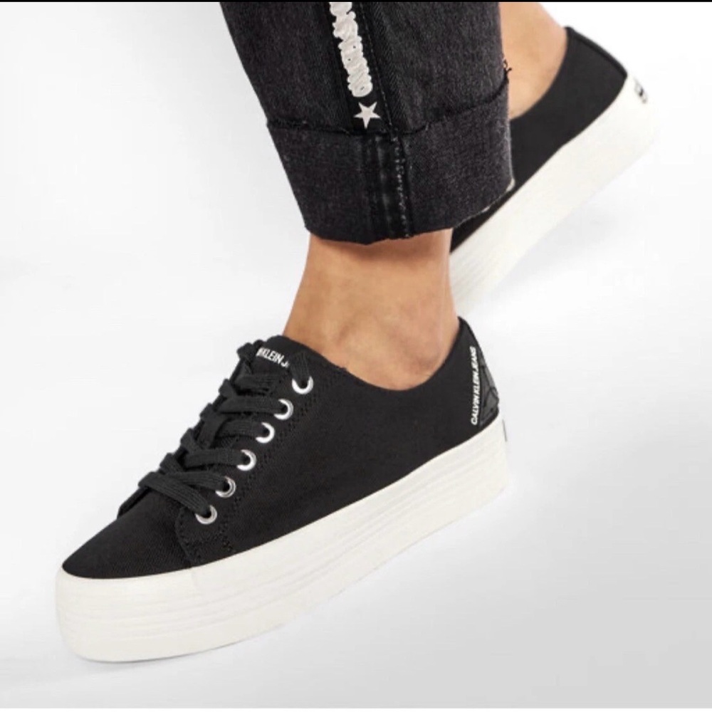 Calvin Klein Jeans Zohene B4R1620 Black Platform Sneakers NWOB Women’s Size 9